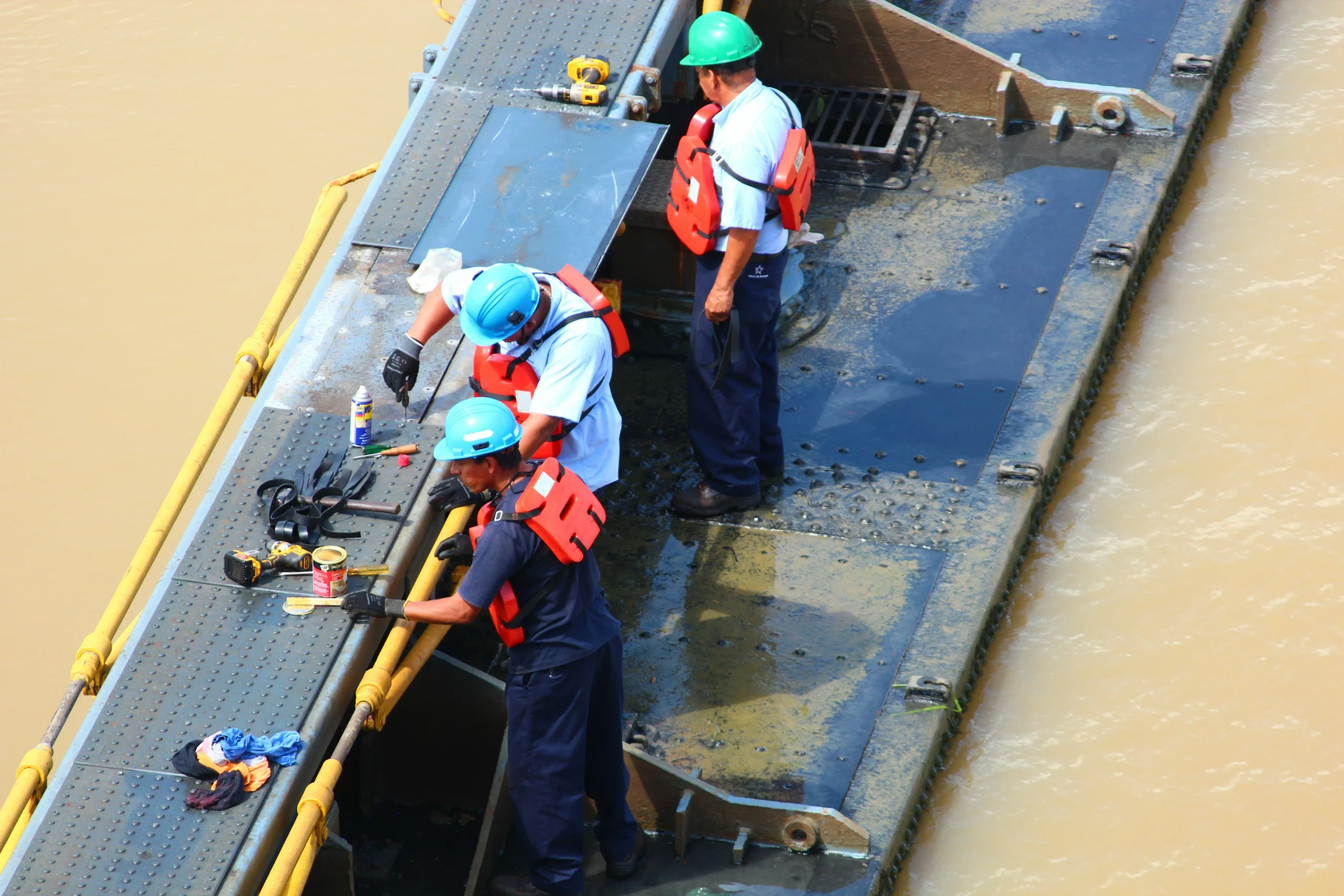 Ship Cleaning & Marine Cleaning Services